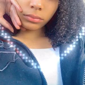 Meet your Posher, Joliscia